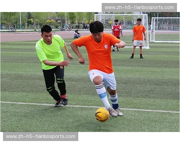 红衣旋风的逆袭之路：U20越南vs亚洲诸强，绿茵场上的青春风暴与崛起奇迹